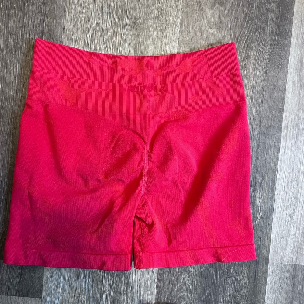 Aurola Women's Red Seamless Active Shorts